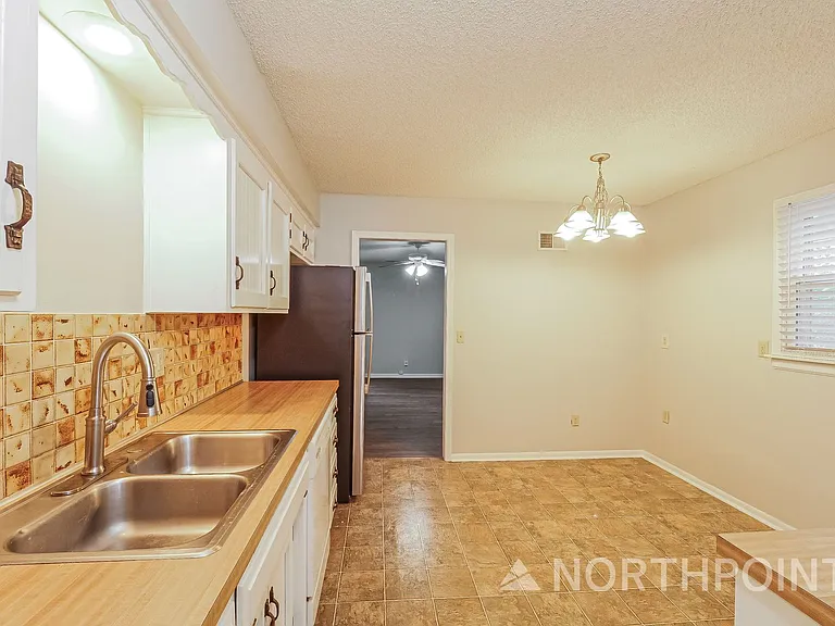 601 SE Richardson Pl — Photo 5