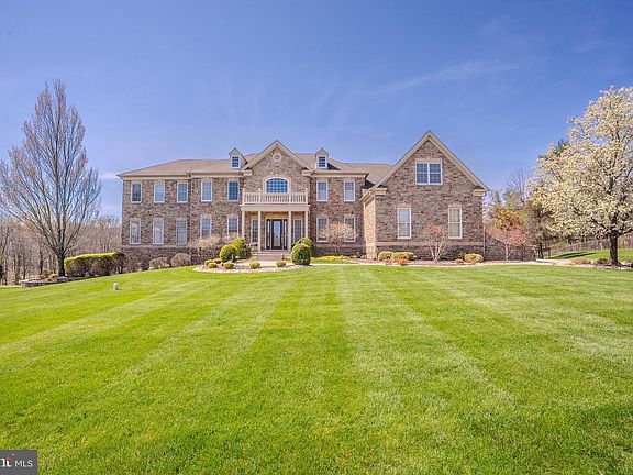 3rd image of 24 Hayhurst Dr