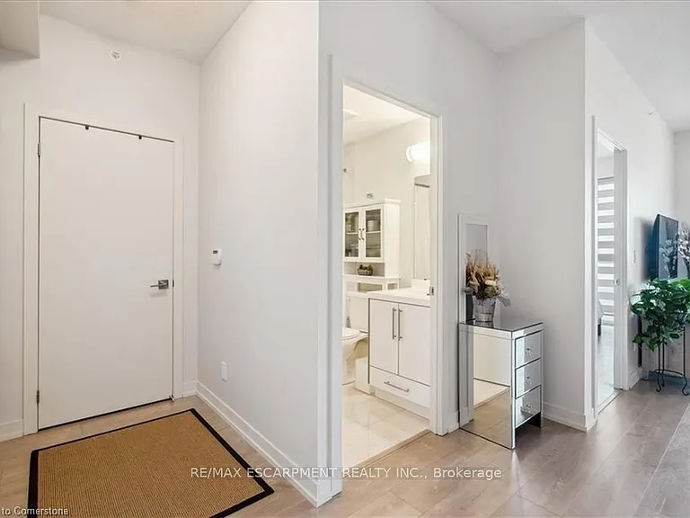 2093 Fairview St #1910 — Photo 2