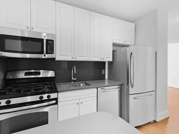 226 E 70th St, New York, NY
