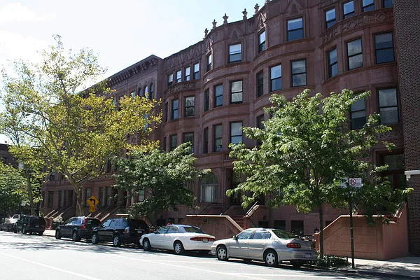 Rented by Akam Sales and Brokerage | media 22