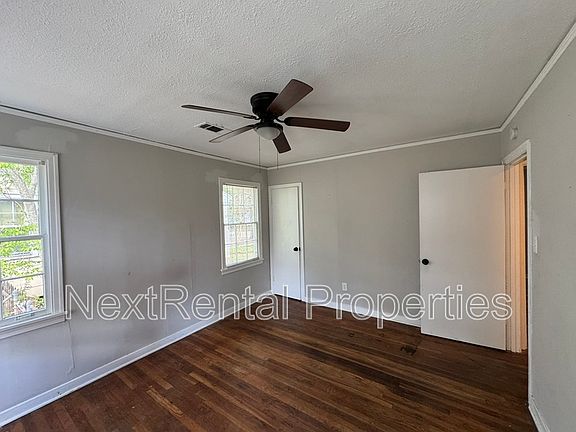 3rd image of 535 Robinhood Rd