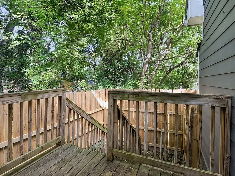 1099 Smith St SW #B — Photo 22