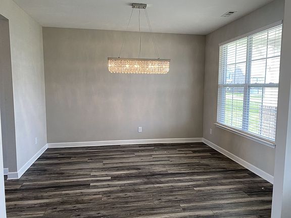 3rd image of 412 Davenport Dr