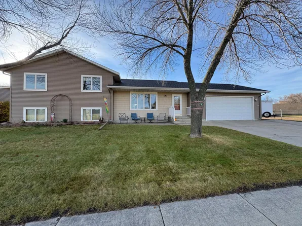 400 E Lyon St, Marshall, MN 56258