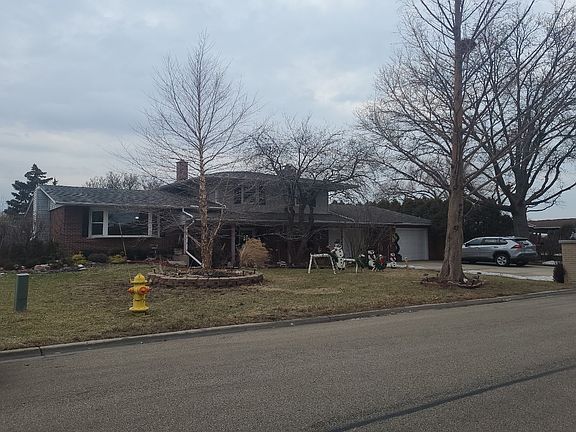 3rd image of 2900 S Briarwood Dr E