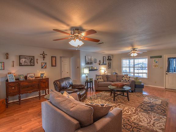 2nd image of 440 Elm Dr