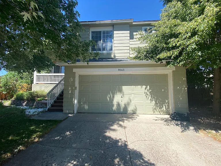 8665 Cloverleaf Cir — Photo 2