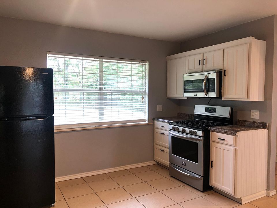 1st image of 205 Sandy Ln