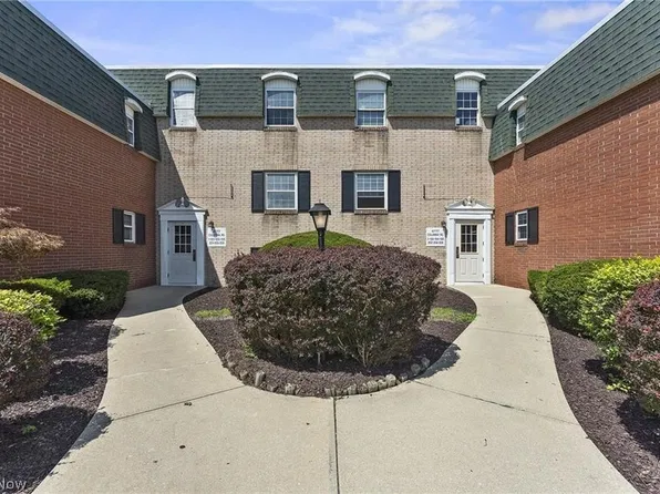 4777 Columbia Rd Unit 201, North Olmsted, OH 44070
