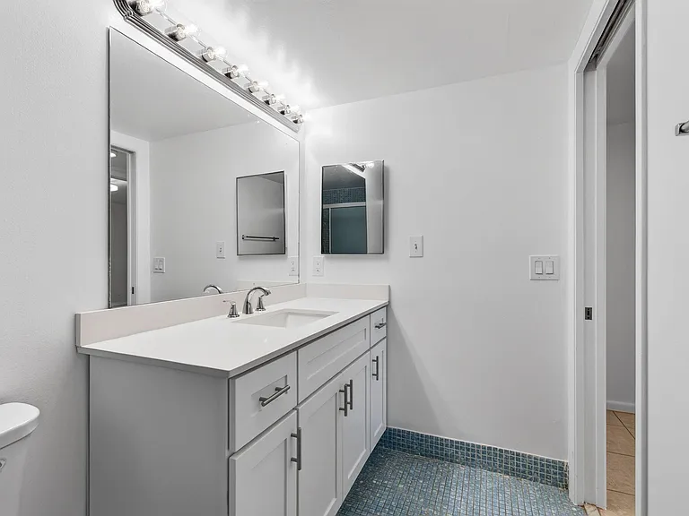 4028 Hythe Pl #B — Photo 43