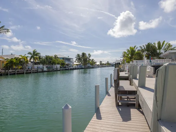 520 4th St, Key Colony Beach, FL 33051