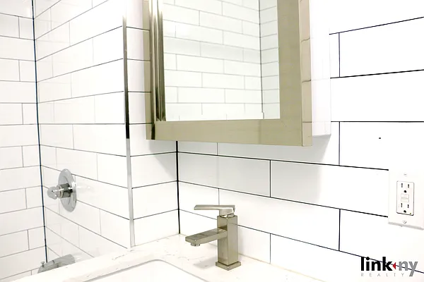 Rented by Link NY Realty | media 9