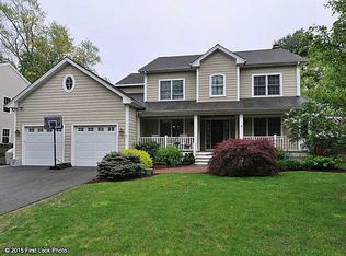 7 Colonial Ave, Barrington, RI 02806