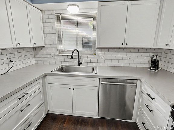 5th image of 1418 Oakview Dr