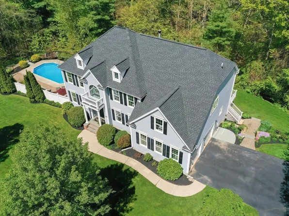 109 Fall Ln, Franklin, MA 02038