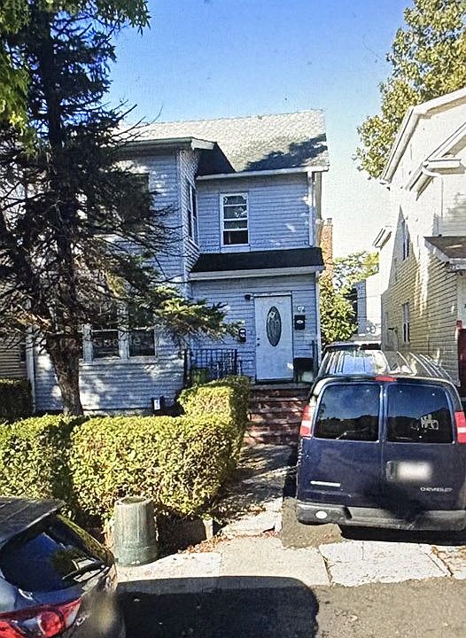 1st image of 19 Cottage Pl #2