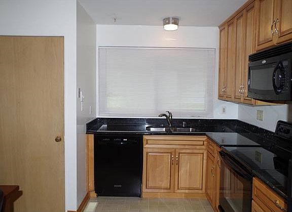 3rd image of 835 Borgia Ln