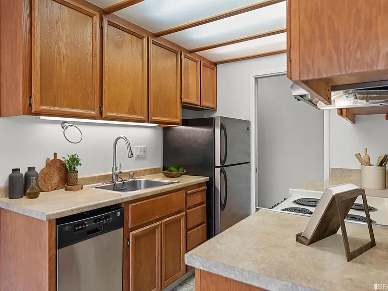 280 Easy St #401 — Photo 9