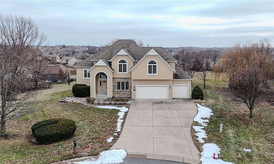 1st image of 12615 Oak Lane Cir