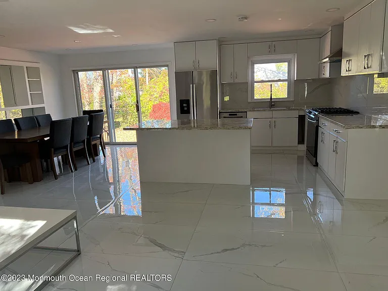 326 Sherman Ave — Photo 4