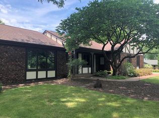 W333S309 Glen Oaks Dr, Delafield, WI 53018