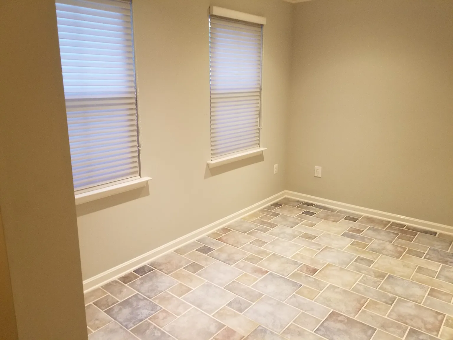 3 bed, 2440 sqft, $4,000 — Photo 4