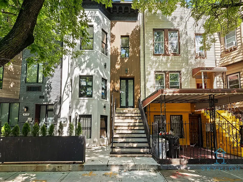 1257 Jefferson Ave #YARD