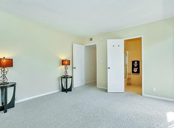 4th image of 11578 Wyoming Ave Unit 201