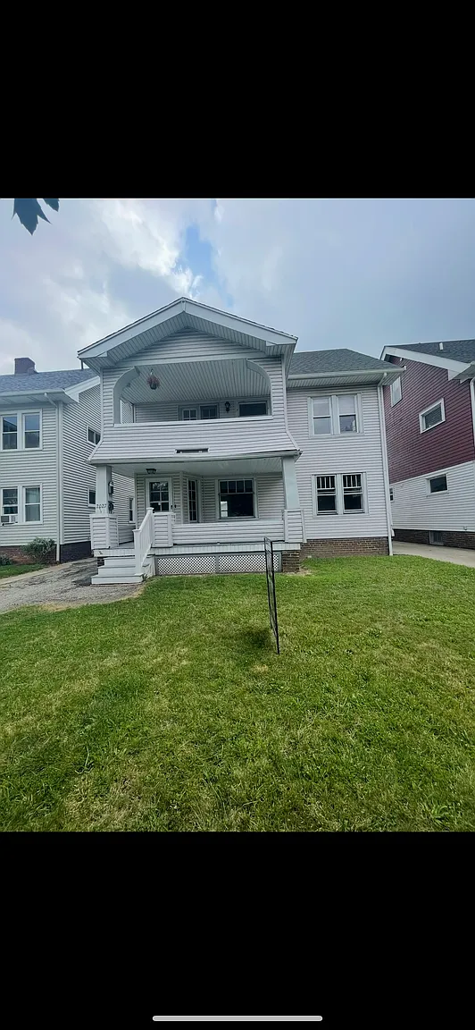 2027 Chesterland Ave #Up photo 1
