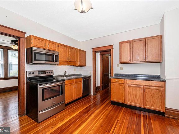 4th image of 11113 Glenside Ave