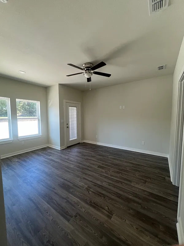 3 bed, 1.5 bath, 960 sqft, $1,500 — Photo 1