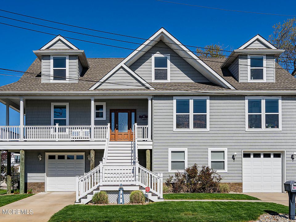 1st image of 8 Bay Breeze Drive W