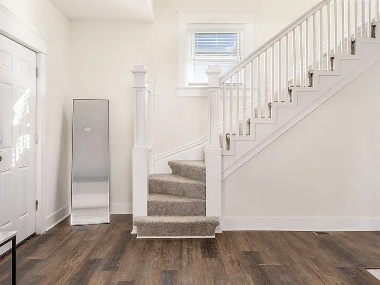 16 Montrose Ave — Photo 15