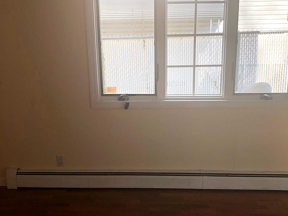 4th image of 469 Robinson Ave Floor 1