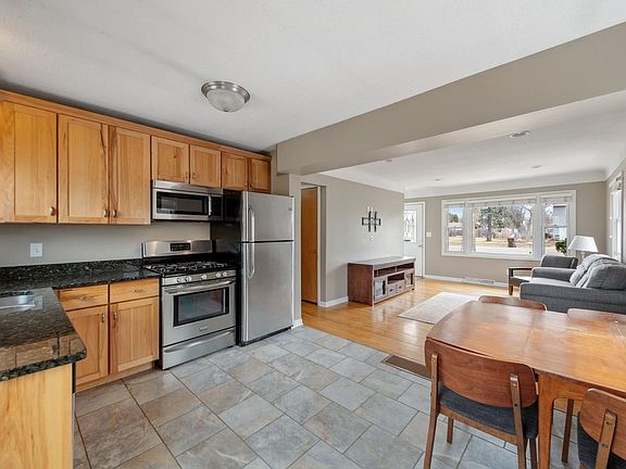 4th image of 1217 Lincoln Ave