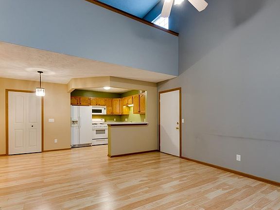 3rd image of 624 N Creek Dr Unit D