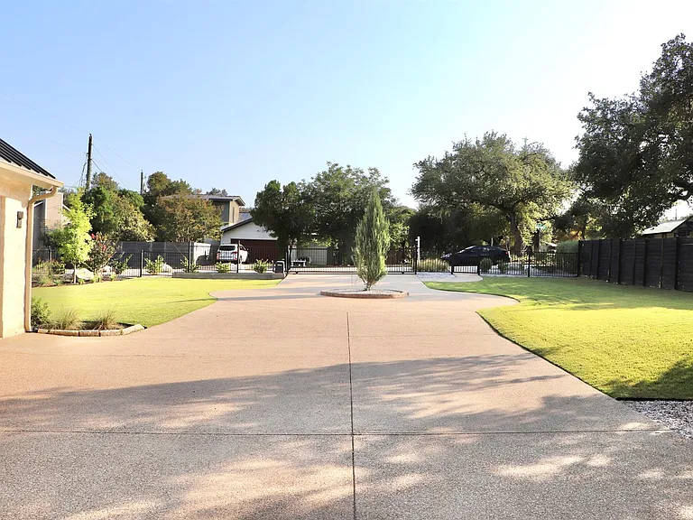 6102 Forest Hills Dr — Photo 7