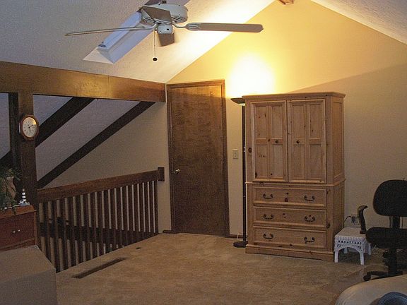 13'11 X 20'4 LOFT WITH SKY LIGHTS AND CEILING FAN