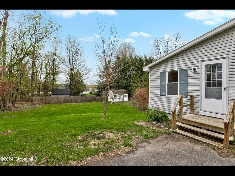 146 Forts Ferry Rd — Photo 2