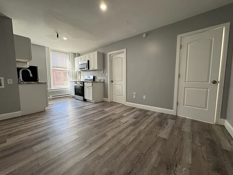 460-3 N Main St — Photo 2