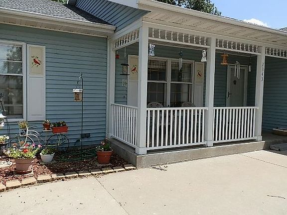 3rd image of 2343 Garden Dr