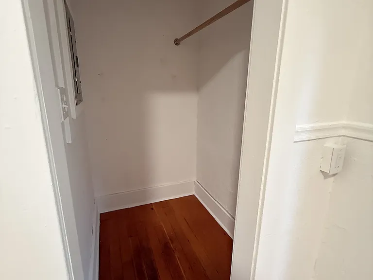 308 E Callender St — Photo 13