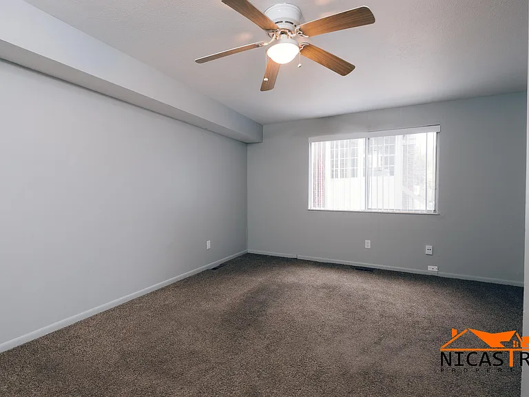 215 E Lane Ave #D — Photo 9