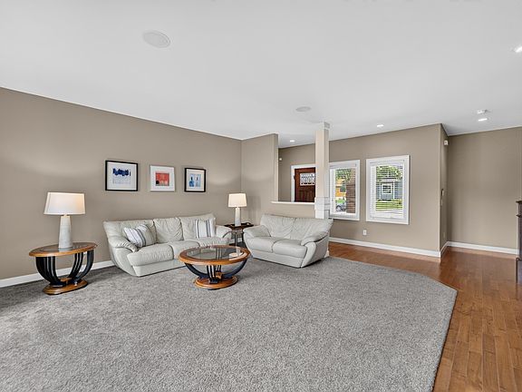 5th image of 818 Pine Hill Dr