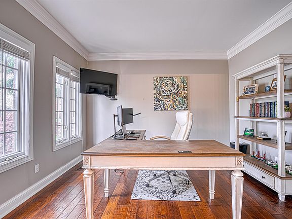 4th image of 6688 Mill Creek Ct