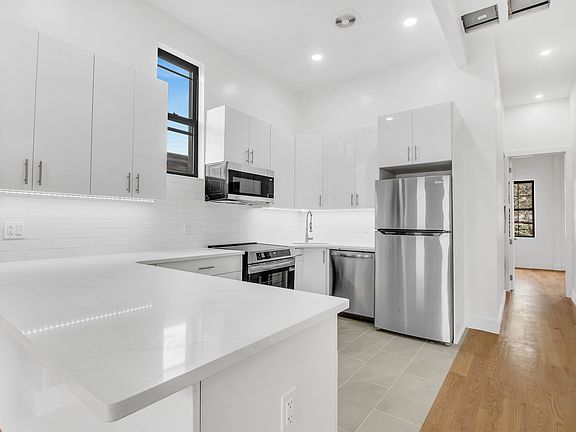 3rd image of 237 Ainslie St #2
