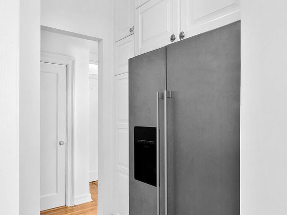 5th image of 310 W 79th St APT 8ER