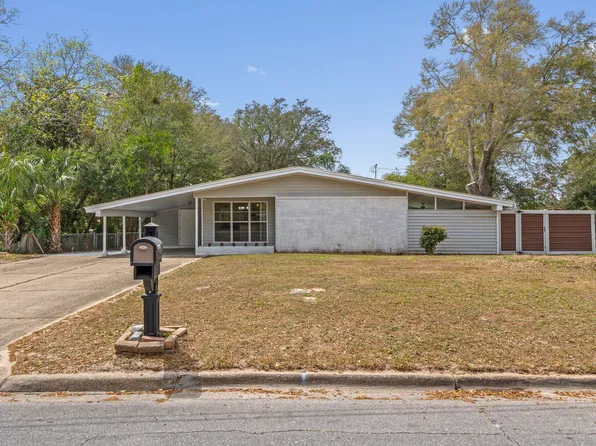 17 Azalea Dr, Mary Esther, FL 32569