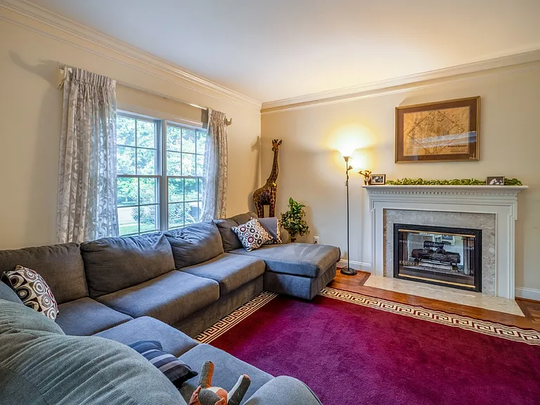 1115 Amanda Dr — Photo 6